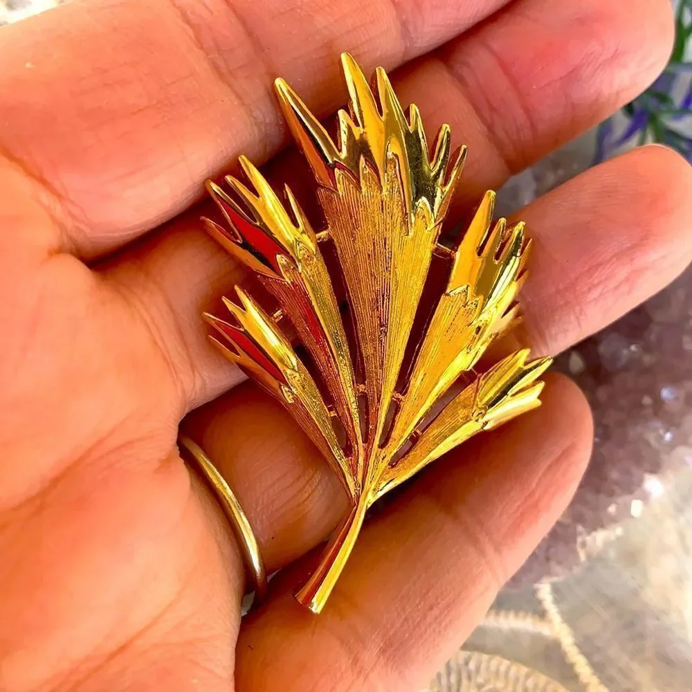Vintage Gold Tone Papyrus Leaf Brooch